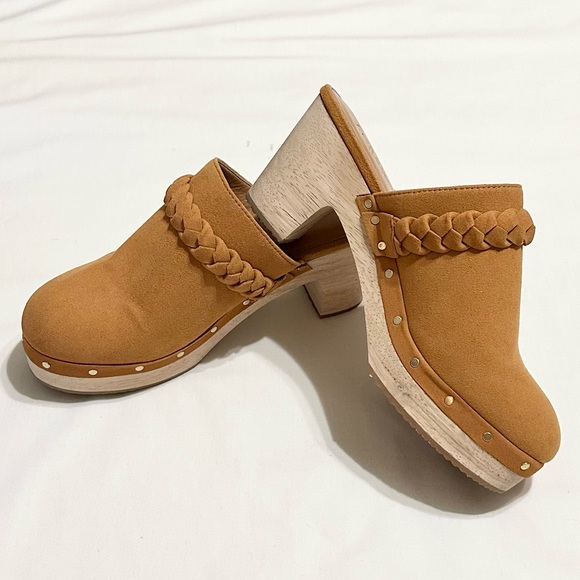 J. Crew Women’s Sueded Vegan Leather Clogs, Camel Tan with Gold Studs - 7 - Picture 13 of 16